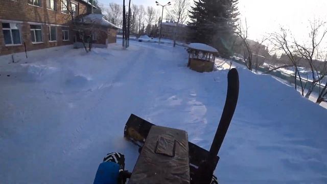 МТЗ 82.1. Полугодовая норма снега уже выпала. Чистим дороги и территории от прошлогоднего снега. смотреть онлайн