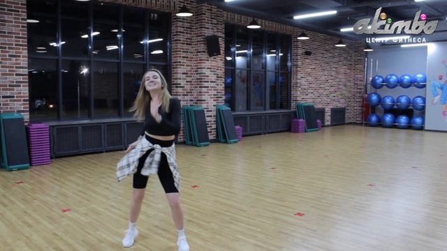 Тренер АКИМБО Арина Штин (ZUMBA) смотреть онлайн