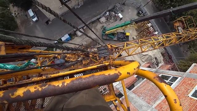 Башенный кран FO 23 b/Богоутовская. демонтаж. смотреть онлайн