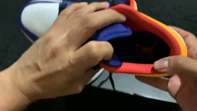 Unboxing & Review New Air Jordan 1 Low Royal Yellow 2020 (Track Red / Rouge Piste) - Indonesia смотреть онлайн