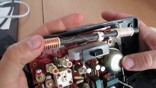А что внутри :) Портативный транзисторный радиоприёмник "Selga-405" смотреть онлайн