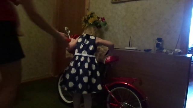 Юле подарили велосипед на День Рождения - реакция смотреть онлайн