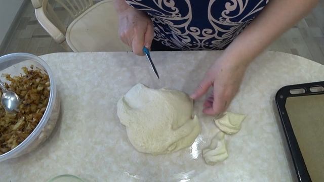 Готовлю сыну. Пирожки из дрожжевого теста с капустой в духовке. смотреть онлайн