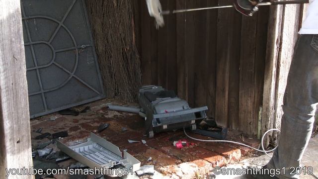 Smashing a Vintage Hitachi CV-770DP Upright Vacuum Cleaner смотреть онлайн