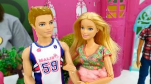 Барби и Кена не пустили на вечеринку. Новая одежда для Барби. Классные видео для девочек