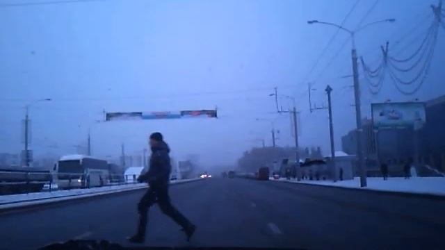 Несколько метров до перехода или "я птица смелая, я птица гордая, но...долбанутаяяяяя" смотреть онлайн