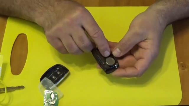 Как заменить батарейку в ключе от автомобиля смотреть онлайн
