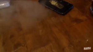 Злой дед разбил Самсунг и кинул в окно