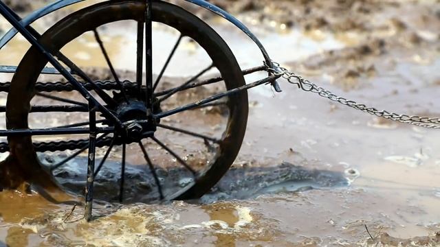 Велосипед пришёл на помощь трактору смотреть онлайн