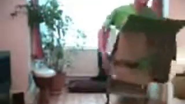 мужик летает в коробке смотреть онлайн