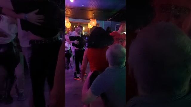 бачата в Тике Баре смотреть онлайн