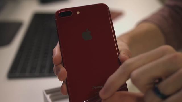 iPhone 8 Plus (Product Red Edition) Unboxing смотреть онлайн