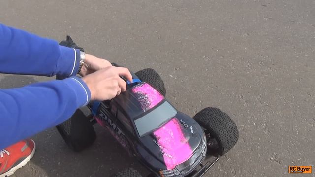 Максимальная скорость монстра Kyosho DMT VE-R Syncro 2S и 3S смотреть онлайн