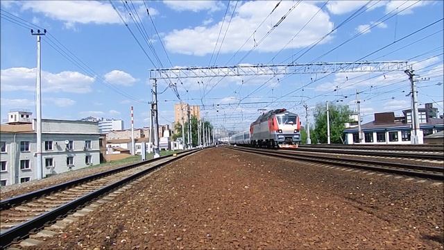 ЭП20-008 со скоростным поездом 