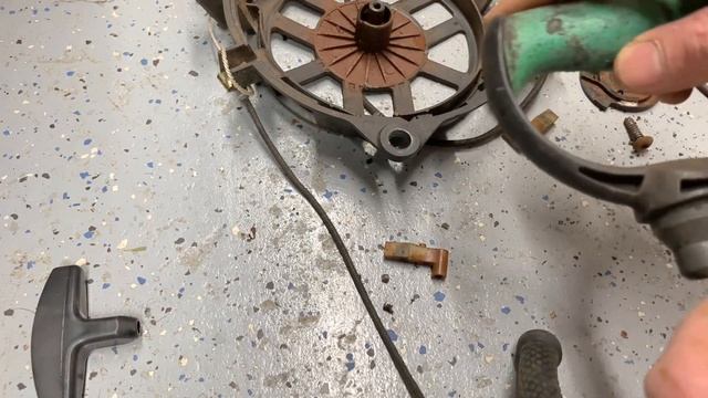 Honda GCV160 Mower Pull Starter REPAIR How To Fix Recoil Starter BROKEN String + Spring Replacement смотреть онлайн