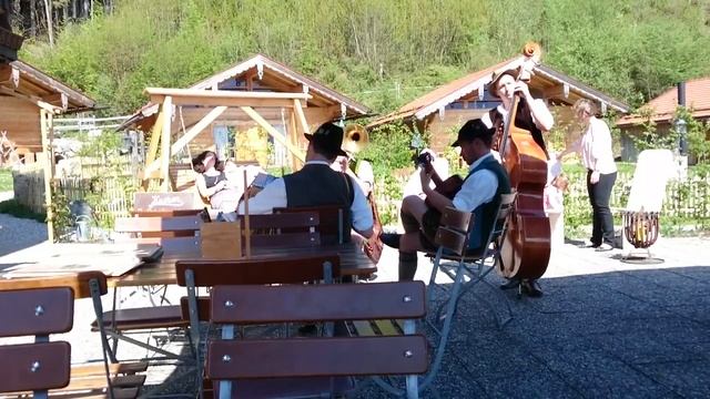 Мелодии южной Баварии. Баварский ресторан в альпийском городке Инцель. смотреть онлайн