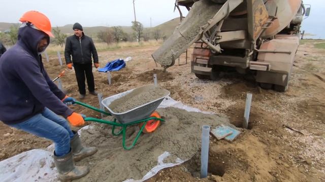 Выгрузка домокомплектов. Заливка свай бетоном. смотреть онлайн