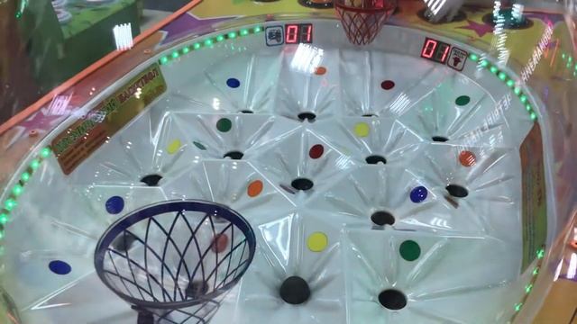 Ярик в детской игровой зоне ТЦ Дмитровский смотреть онлайн