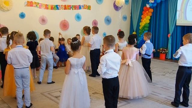 танец "Кармашки" на выпускной в детском саду смотреть онлайн
