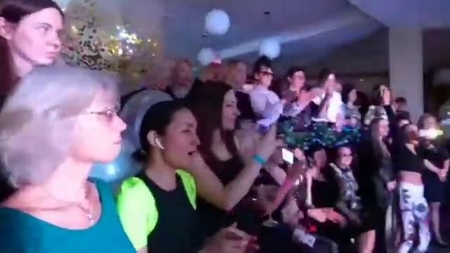 Новогодняя танцевальная вечеринка в фитнес клубе Резиденция смотреть онлайн