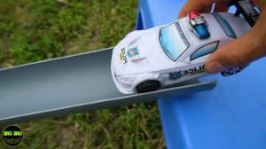 Видео Джакузи, Расслабляющее в футболе ПРОТИВ автомобиля, автомобили, футбольная горка