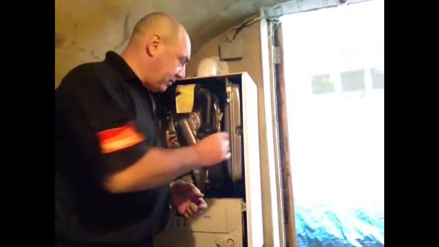 VAILLANT BOILERS: Servicing A Neglected EcoTec in King Cross London смотреть онлайн