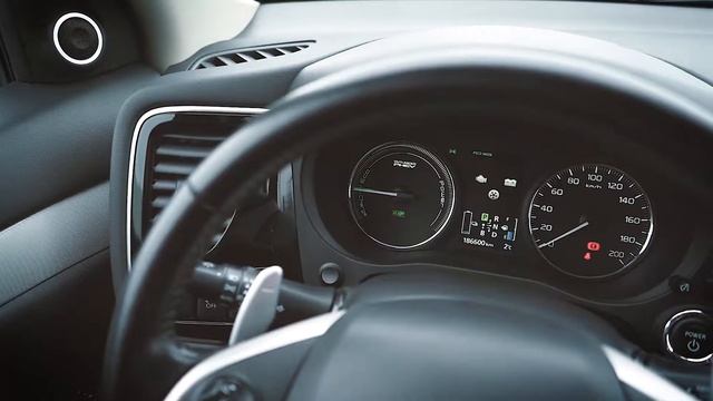 Mitsubishi Outlander PHEV Plug-in / Hybrid 2013 review | MGvideo смотреть онлайн