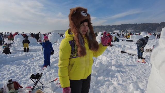 Поток видеосозерцания во время строительства Города Эскимосов Иглу 2023 в Новосибирске смотреть онлайн