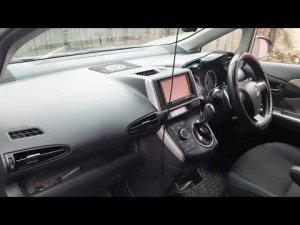 Toyota Wish один год на китайских стойках и проставках.