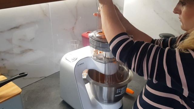 Robot PLANETARNY BOSCH test krojenia. Pokaz mocy robota. A co z termomixem ? смотреть онлайн