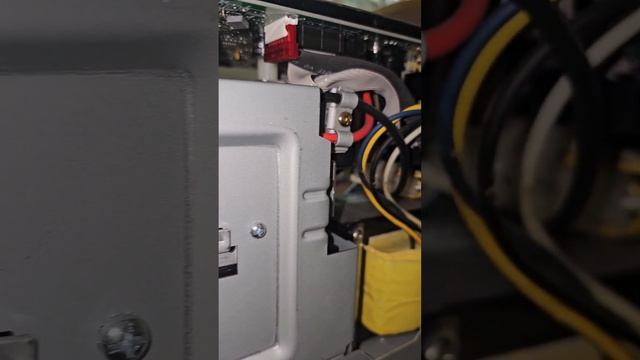 APC Smart UPS 1000 - Buzzing and Humming Noise смотреть онлайн