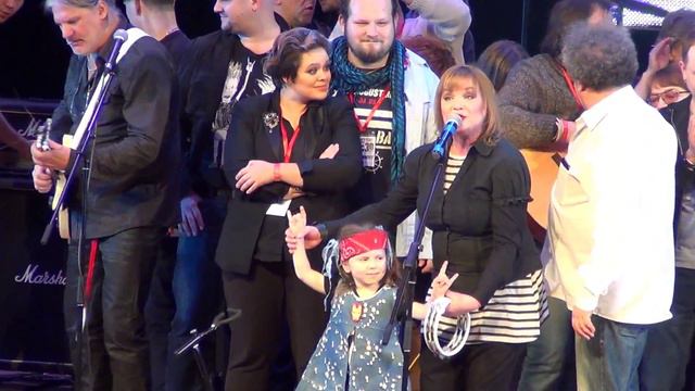 Соня любит Петю. Старый новый рок 2016. смотреть онлайн