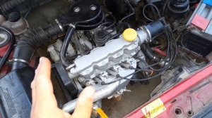 Почему дымит двигатель  вовремя прогрева а потом дым исчезает из-за  сальников клапанов или колец?