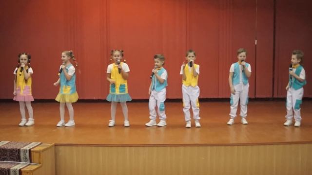 ансамбль "Маленькая страна", песня "Первый класс". ЦДО ДиМ "Ранак" г.Минск смотреть онлайн