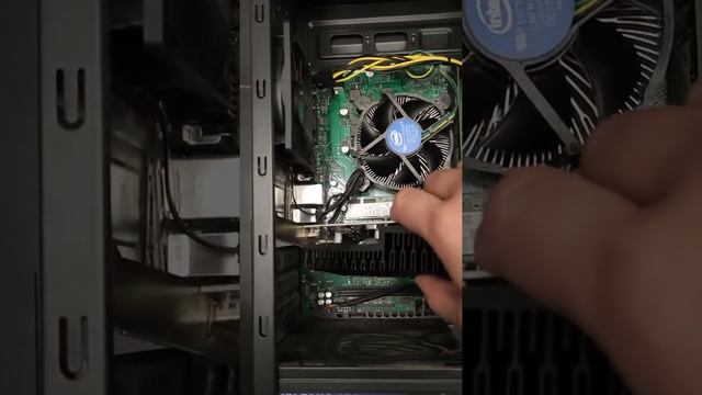Чистим системный блок. #short смотреть онлайн