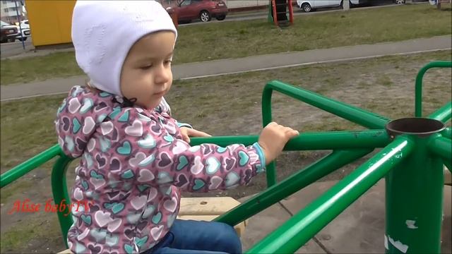 ?Прогулка на детской площадке с куклой Машей. Детское видео. Видео для девочек про кукол. смотреть онлайн