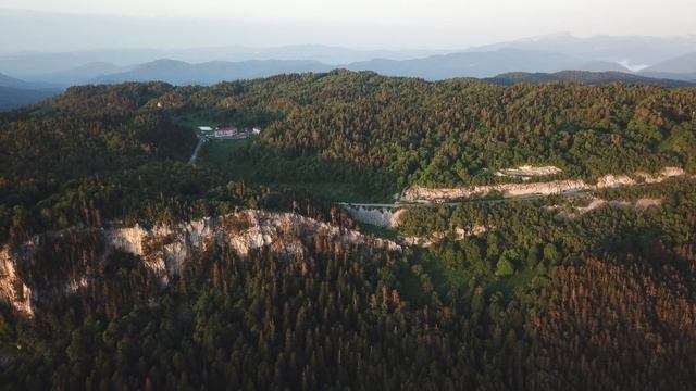 Плато Лаго-Наки с высоты 500 метров смотреть онлайн