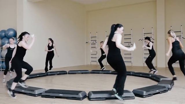 Степ аэробика с Евгенией Малаховой смотреть онлайн