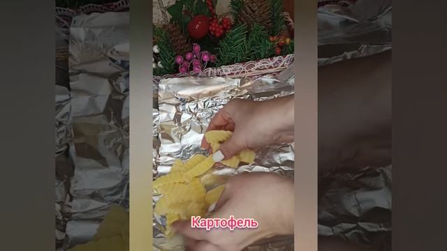 УЖИН В ОДНОЙ ПОСУДЕ. СКУМБРИЯ С ОВОЩАМИ В ДУХОВКЕ. ВКУСНАЯ РЫБКА. ПРОСТОЙ И ВКУСНЫЙ РЕЦЕПТ СКУМБРИИ смотреть онлайн