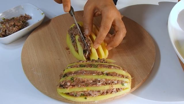 HİÇ GÖRMEDİĞİNİZ ÇOK FARKLI DEĞİŞİK PATATESLİ KÖFTE TARİFİ ? PATATES BOMBASI LEZZETLİ. смотреть онлайн