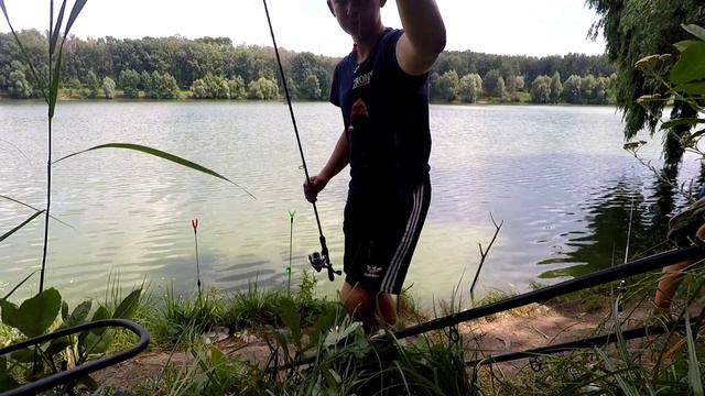 ЖОР КАРАСЯ.Не успеваем закинуть удочки смотреть онлайн