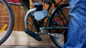 Поставил бензиновый двигатель на велосипед !!! Завёл , жесть смотреть до конца !!!