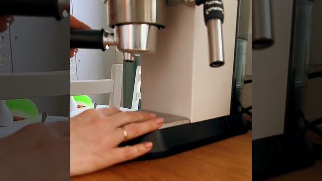 Гаджет на кухне для измельчения кофе смотреть онлайн