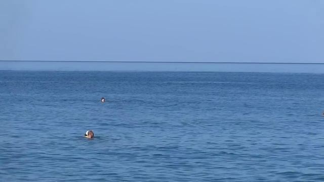 "Август, вздыхая, греет..." t +27°C, вода t +28°C. Погода в Лазаревском 9 августа 2015 смотреть онлайн