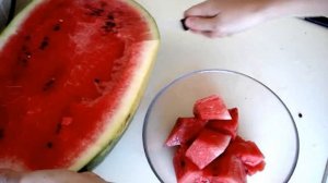 Как красиво нарезать АРБУЗ кубиками, быстро и просто! Готовим вместе! Karpuz nasıl keselir