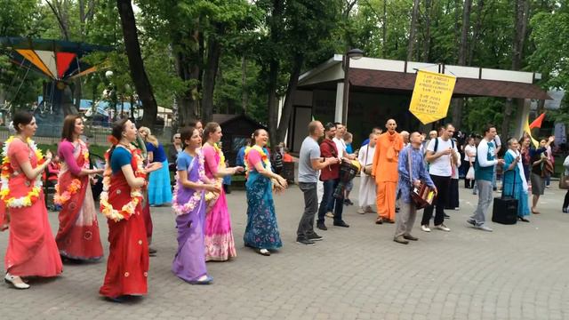 Харинама в Чистяковской роще, Краснодар. 3. 05. 15г. смотреть онлайн