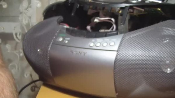 Sony CFD-RS60CP ремонт сразу отключается после включения