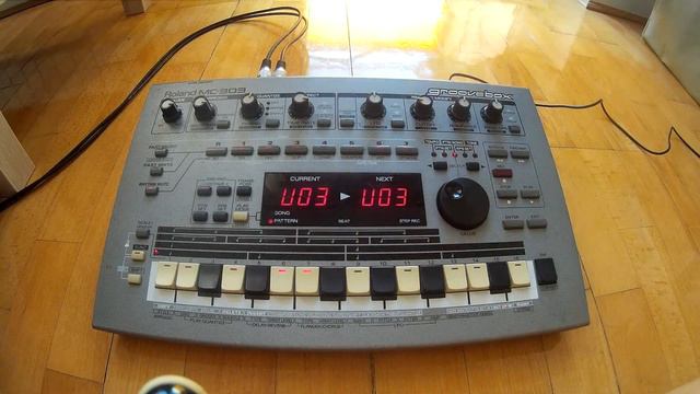 Roland MC 303 - Dub Techno Jam смотреть онлайн