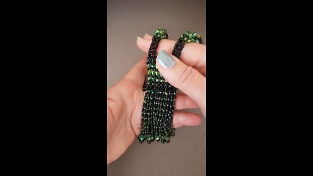 черные сотуары с кристаллами и бисерной кистью смотреть онлайн