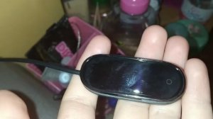 Как подзарядить Фитнес смарт-браслет Xiaomi Mi Band 4